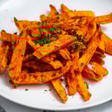 Cajun gewürzte Süßkartoffel Fritten