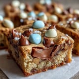 Süße, dicke Peanut Butter Easter Egg Cookie Bars, ideal für Frühlingsfeste.