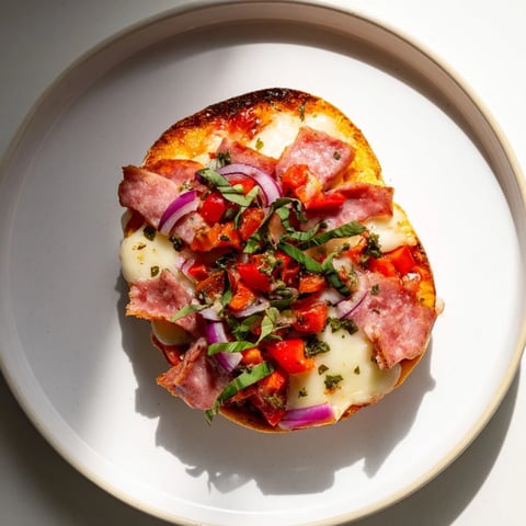 Brötchen Pizza-Hack: golden, bubbly cheese melting over savory ham and a crispy bread crust.